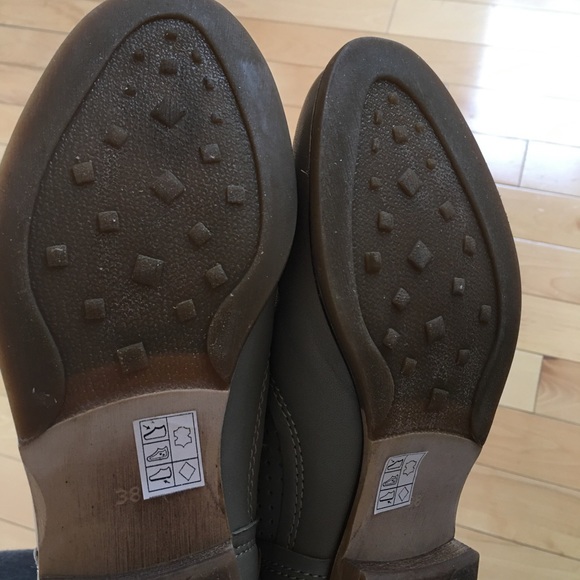 Soft leather gorgeous booties - Picture 8 of 16